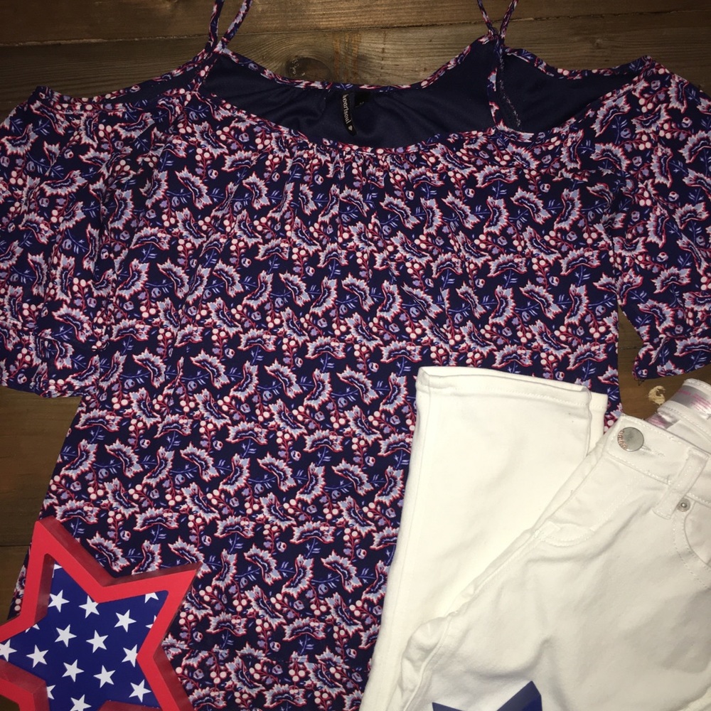 Cold shoulder top - Picture 2 of 5